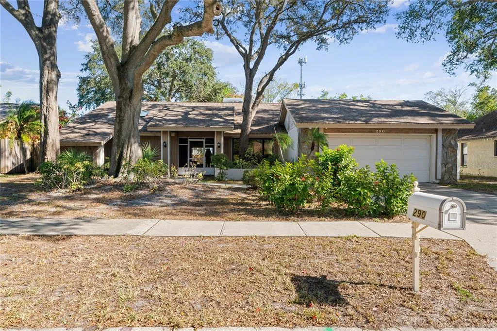 290 Mayfair Circle East